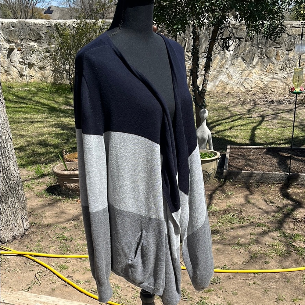 Gray & black APT 9. Women’s waterfall cardigan with side pockets. L